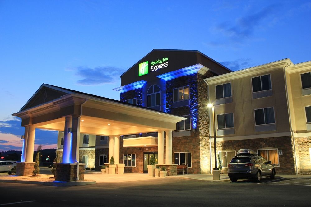 Holiday Inn Express & Suites Belle Vernon image 1